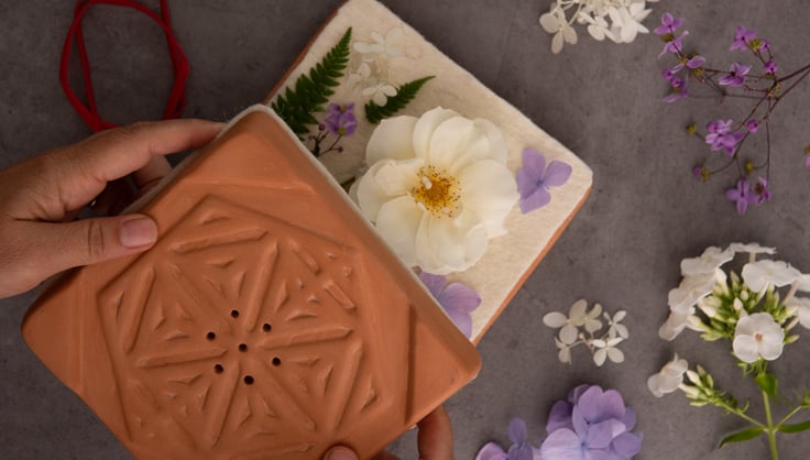 How to Use the Terracotta Microwave Flower Press | Gardeners.com
